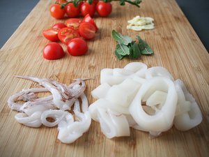 Pasta mit Kalmar, Tomaten &amp; Salbeibutter