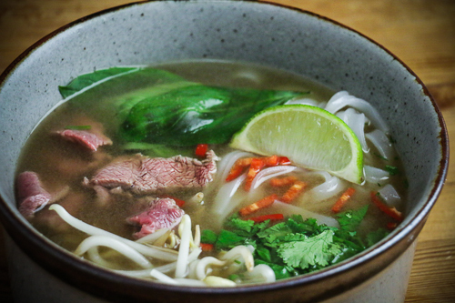 Phở bò, vietnamesische Suppe mit Rind