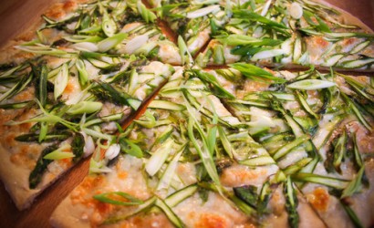 Spargelpizza nach SMITTEN KITCHEN