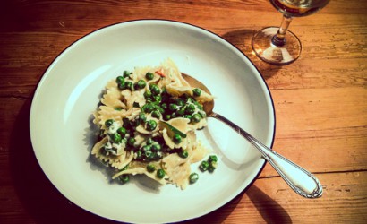 Pasta mit Erbsen, Minze & Ziegenkäse