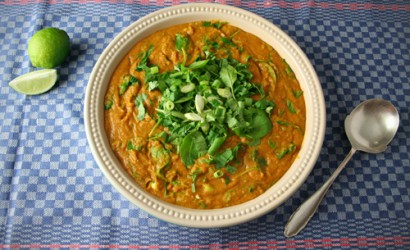 Dahl mit Spinat und Tomaten