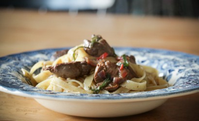 Tagliatelle mit Leber, Speck, Salbei & Chili
