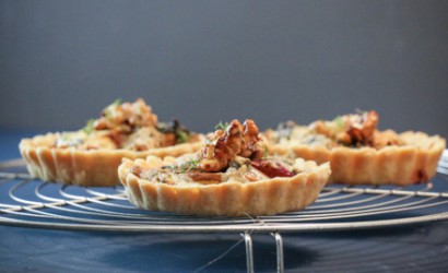 Tartelettes mit Birnen, Feigen, Roquefort & karamellisierten Walnüssen
