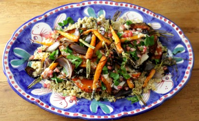 OFEN-GEMÜSE MIT BULGUR UND TAHIN-ZITRONEN-SAUCE