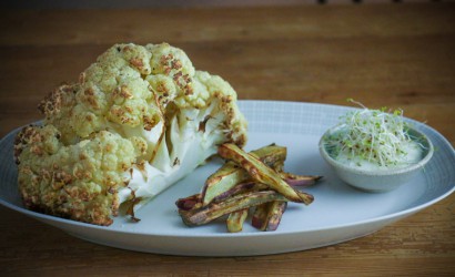 BLUMENKOHL UND SÜSSKARTOFFELN AUS DEM OFEN MIT WASABI-JOGHURT