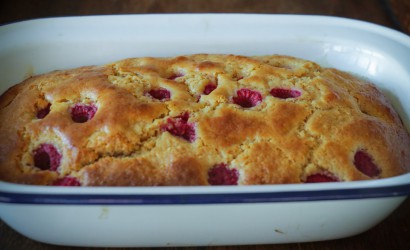 JAPANISCHER MOCHI-KUCHEN MIT HIMBEEREN