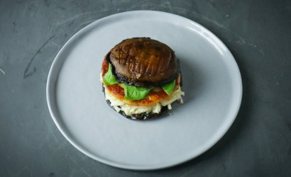 PORTOBELLO BURGER MIT HALLOUMI & KRAUTSALAT