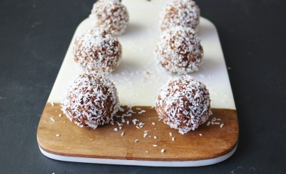 KOKOS-DATTEL „RAW BALLS“ À LA WEIHNACHTEN