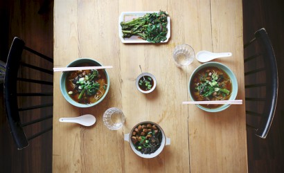 MISOSUPPE MIT SOBANUDELN & SPICY TOFU