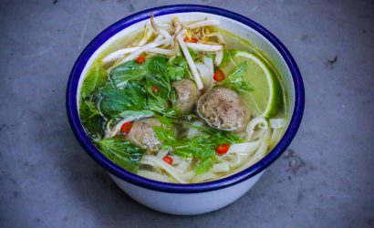 NOSE TO TAIL PHO BO MIT VIETNAMESISCHEN LEBERKNÖDELN