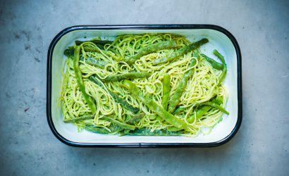 PASTA MIT PETERSILIEN-WALNUSS-PESTO & GRÜNEN BOHNEN