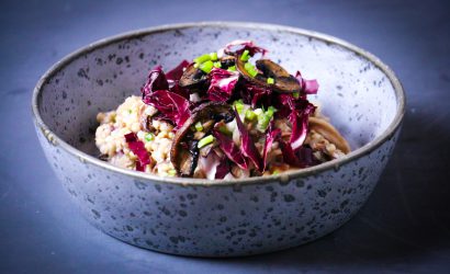 BUCHWEIZENRISOTTO MIT RADICCHIO, PILZEN & GORGONZOLA