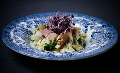 SELLERIE-APFEL-SALAT MIT WALNÜSSEN & GERÄUCHERTE FORELLE