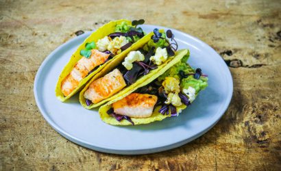 MAIS-TACOS MIT LACHS, GUACAMOLE & BIERPOPCORN
