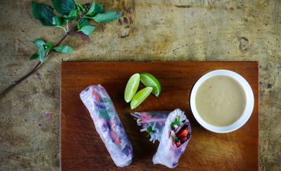 VIETNAMESISCHE WINTERROLLEN MIT ERDNUSSSAUCE